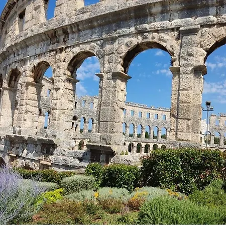 Arena Apartment- Free Parking Pula