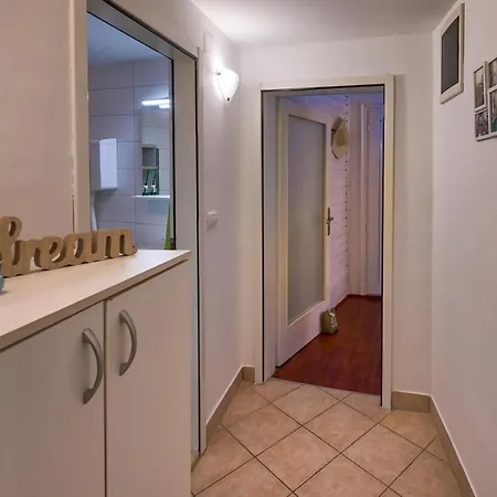 Arena Apartment- Free Parking * Pula